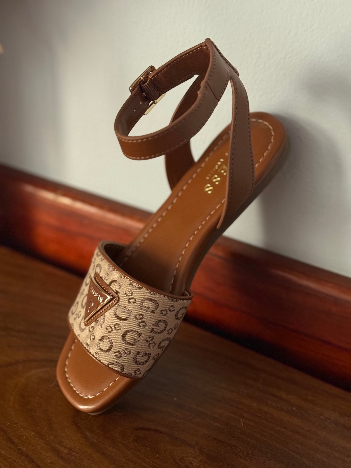Sandalias Guess